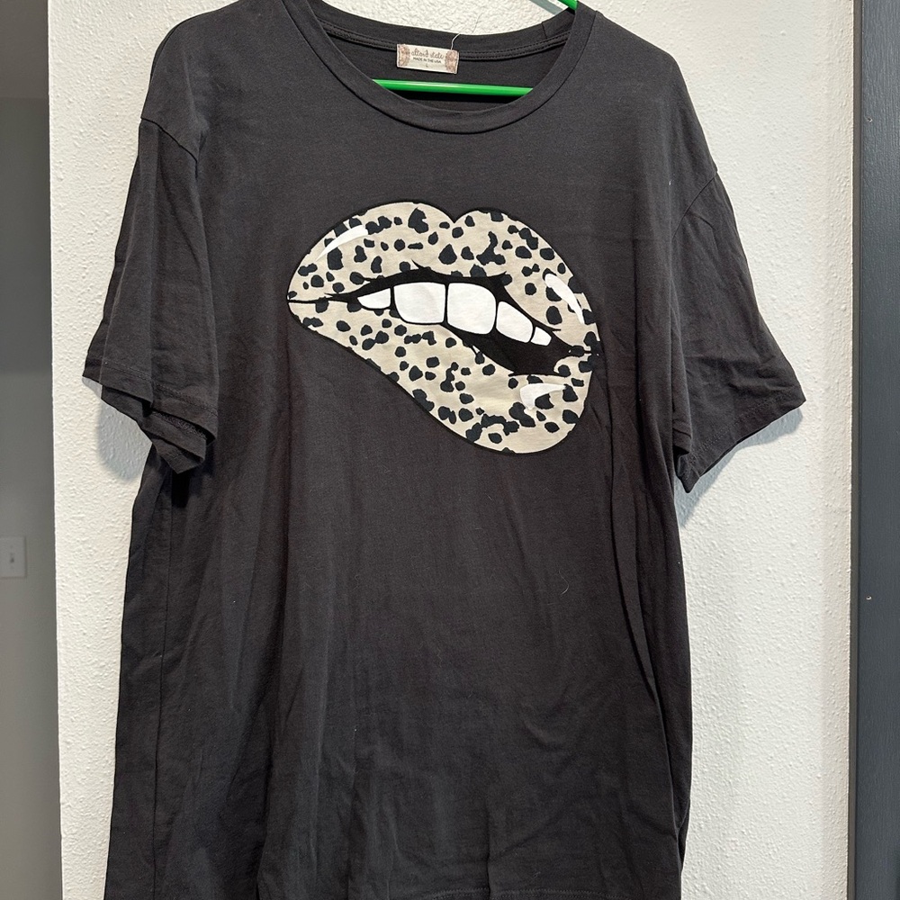 Altar'd State Lips Charcoal Tee